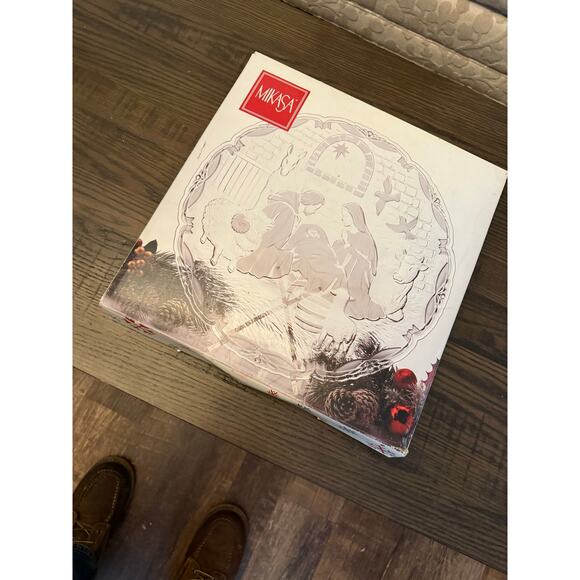 Celebrations by Mikasa Crystal Nativity Plaque – Rejoice - 15.5” Diameter - Picture 7 of 10